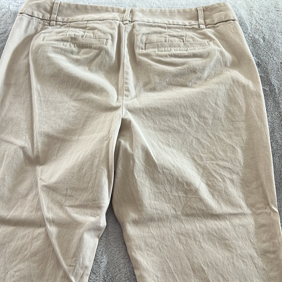 Ann Taylor Loft khaki capris  size 10 petite - Picture 3 of 6